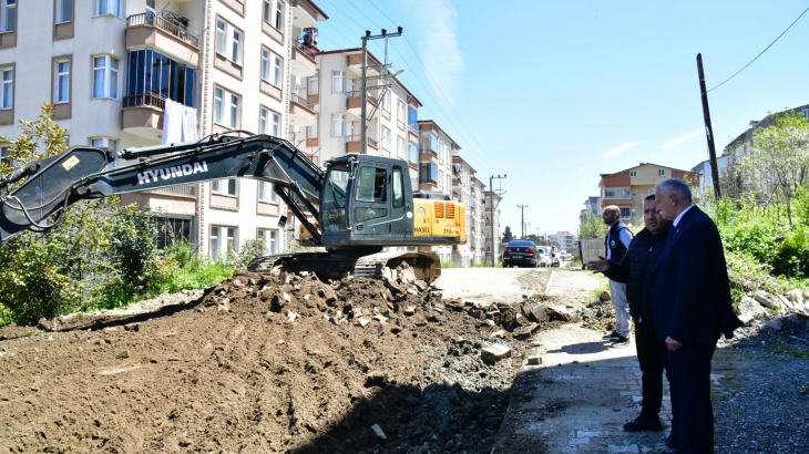 YENİ KÖY MAHALLESİNDE CADDELER SİL BAŞTAN YENİLENİYOR
